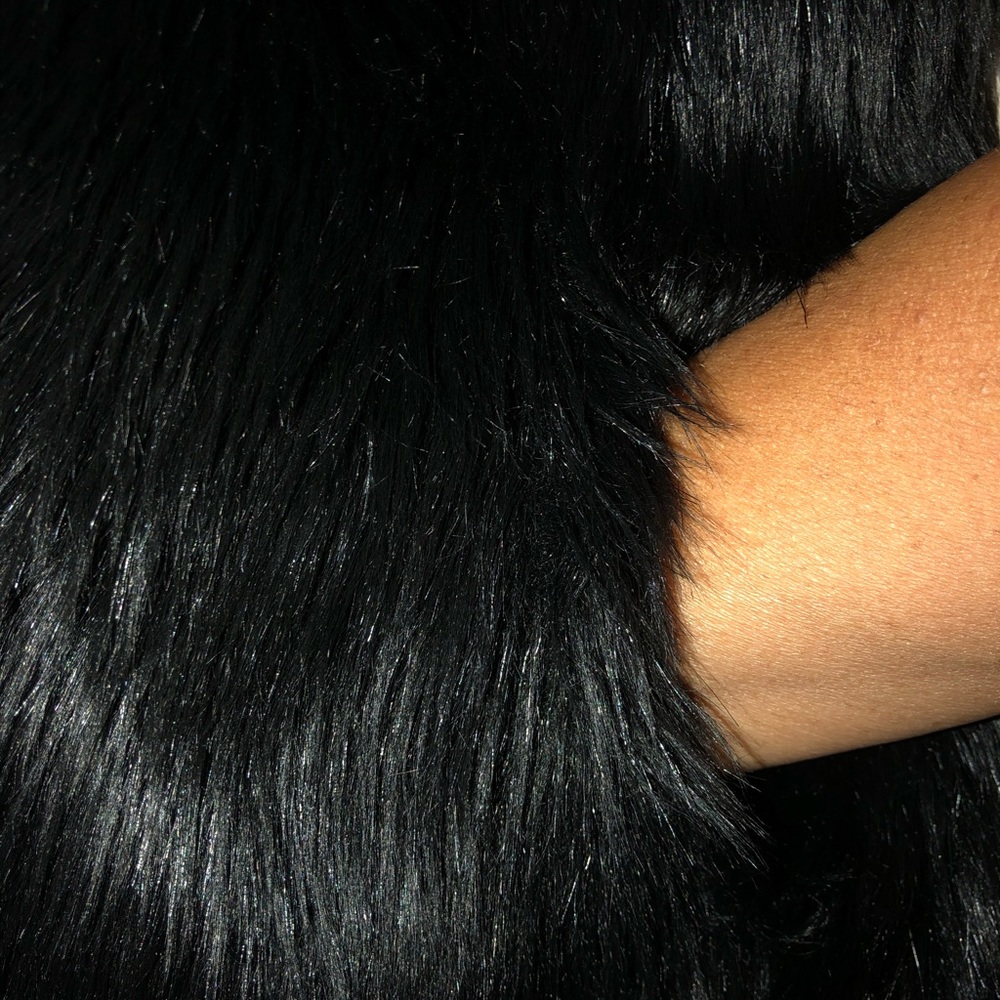 Cozy GAP Shaggy Faux FUR Vest - Picture 7 of 8